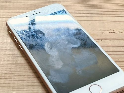 スマホの画面がベタベタ。きれいにする裏技に「あれを使うとは」「外出 