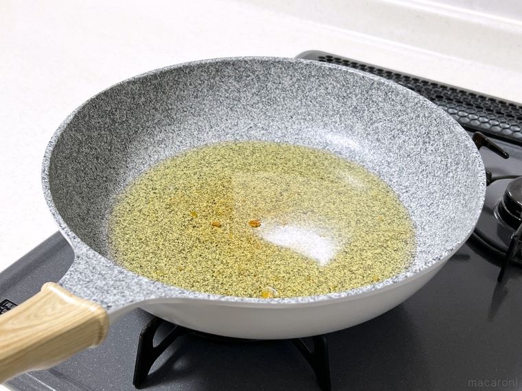 油が入ったフライパン