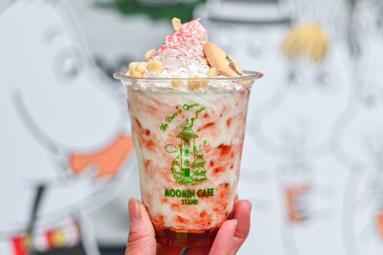 ドリンクを持っているところ