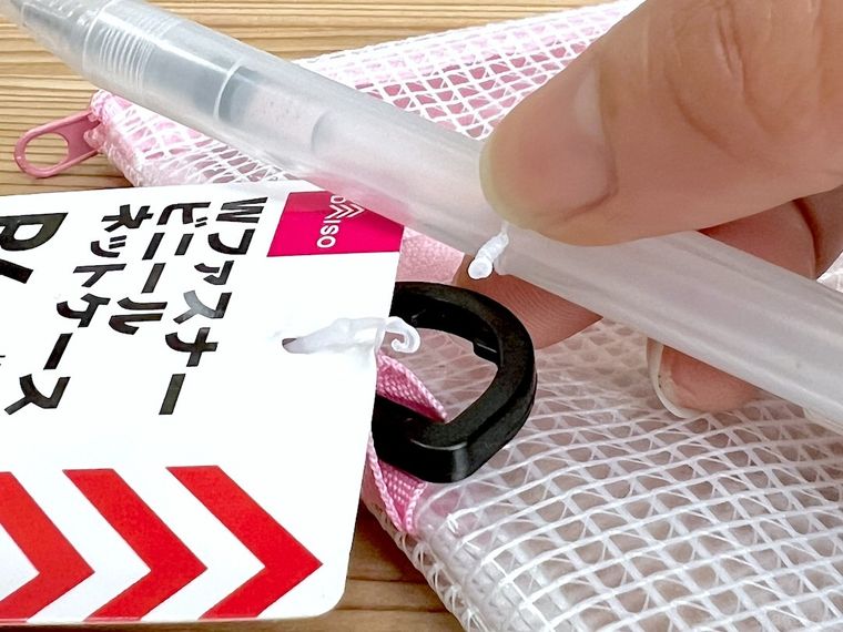 ボールペンでタグを取った様子