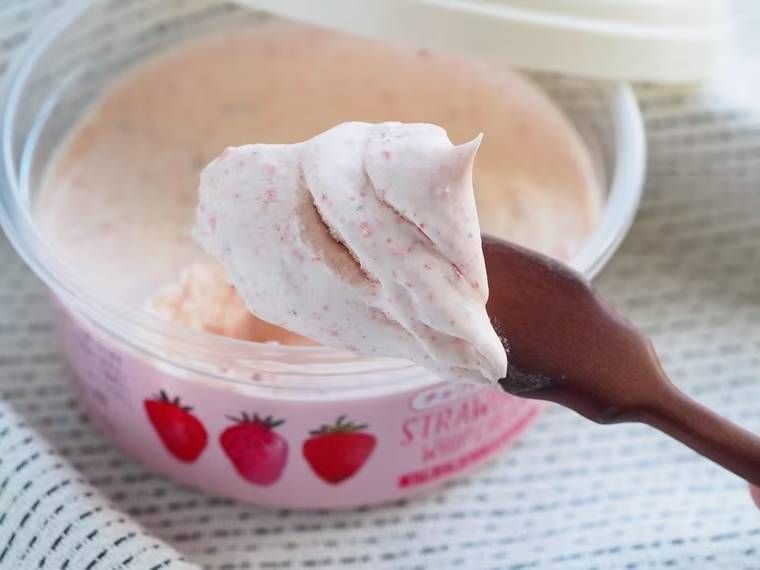 バターナイフですくった「いちごホイップクリーム」