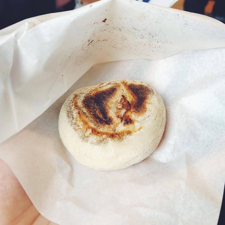 六花亭 神宮茶屋店の判官さま