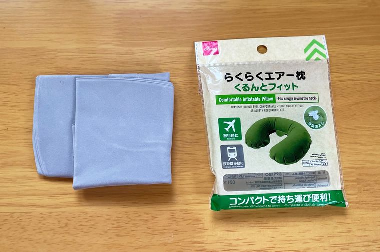 パッケージから取り出した状態の「らくらくエアー枕」