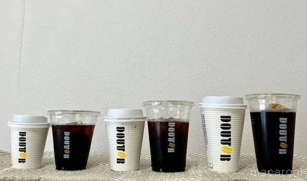 ドトールコーヒーのコーヒーが並ぶ様子
