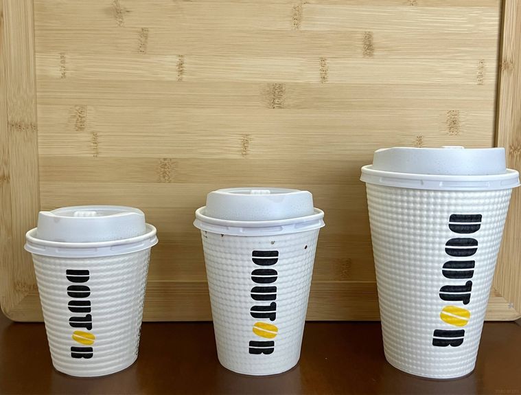 ドトールのホットコーヒー3サイズが並ぶ様子