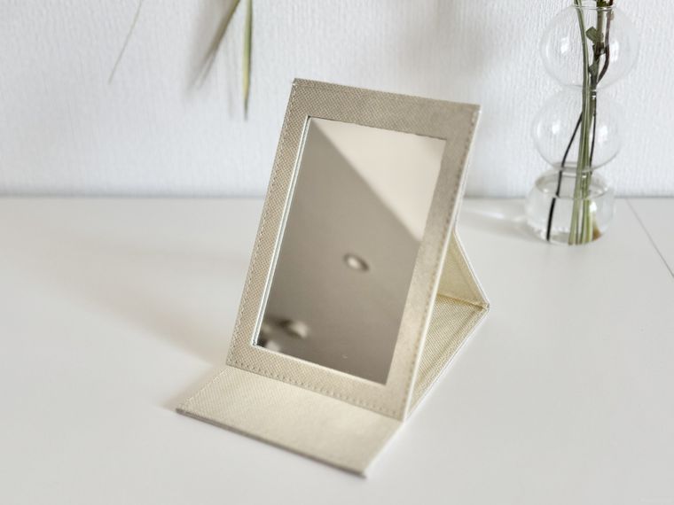 セリアミラー リネン風を置いている様子