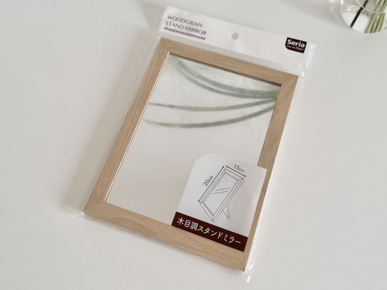 セリア木目調スタンドミラーのパッケージ