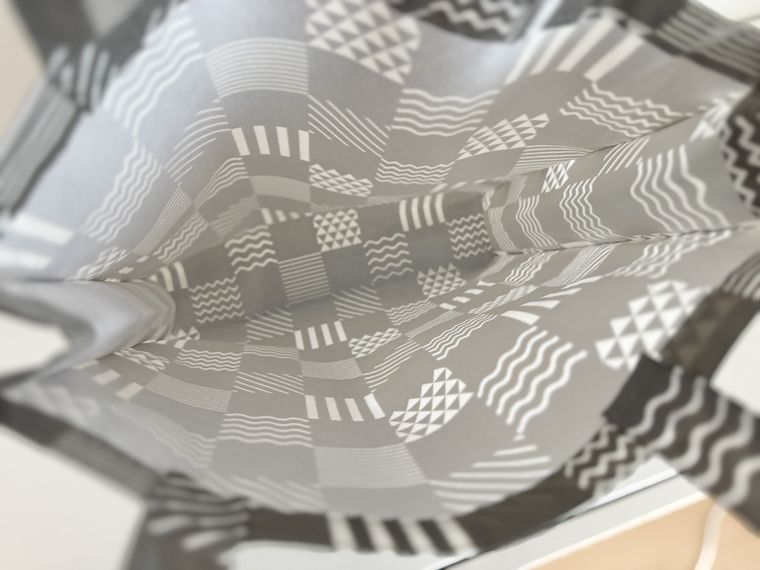 セリアジオメトリックバッグの中身