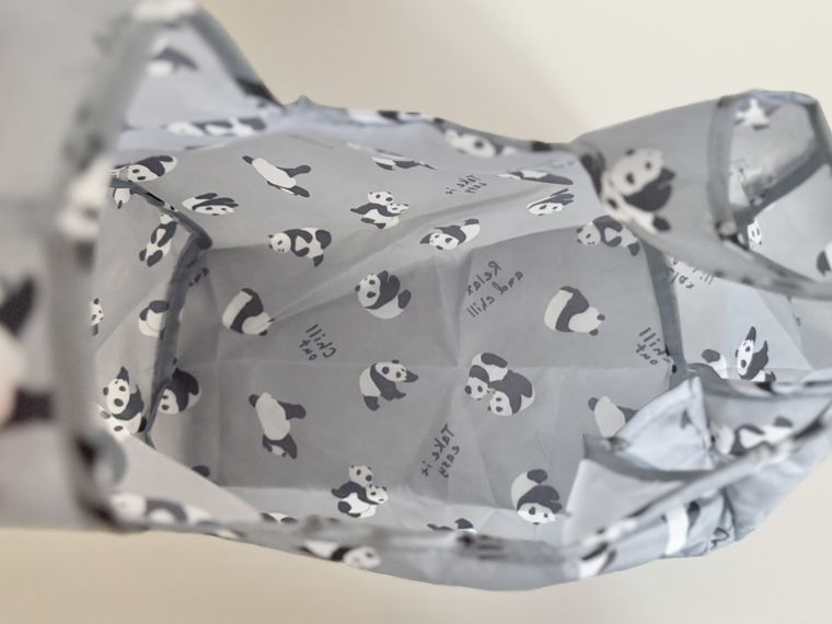 セリア底広ショッピングバッグ パンダ柄の底部分