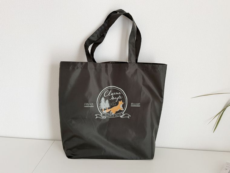 棚に置かれているセリアSJ トート LL