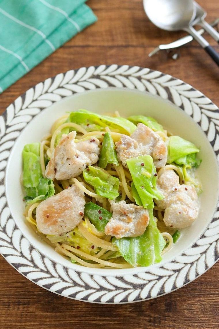 生クリーム不使用鶏肉とキャベツのマスタードクリームパスタ