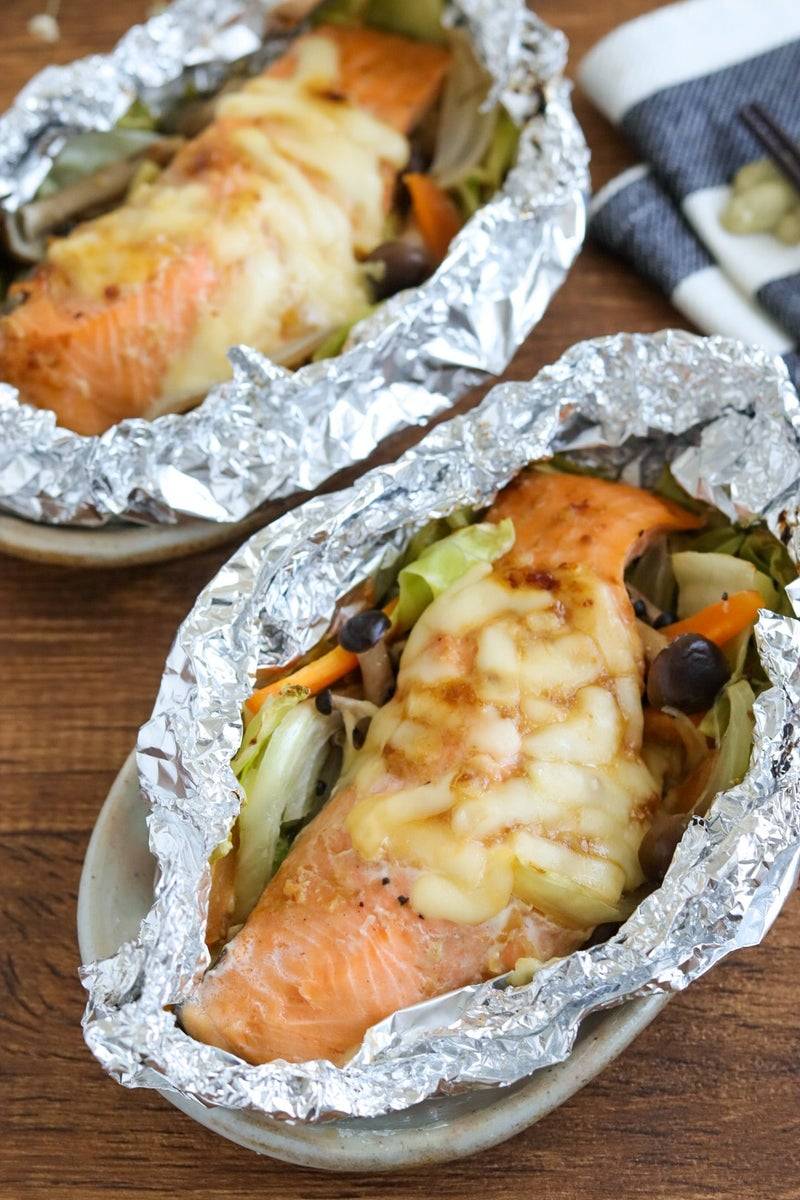 焼き鮭ページ オーブンレンジでクッキングシートの鮭のホイル焼き レシピ
