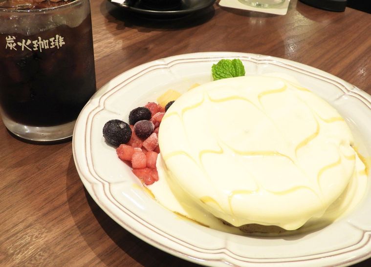 珈琲館 アップルマンゴーレアチーズクリームのホットケーキ