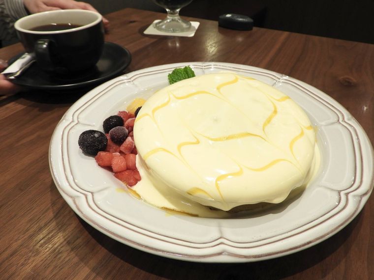 アップルマンゴーレアチーズクリームのホットケーキ