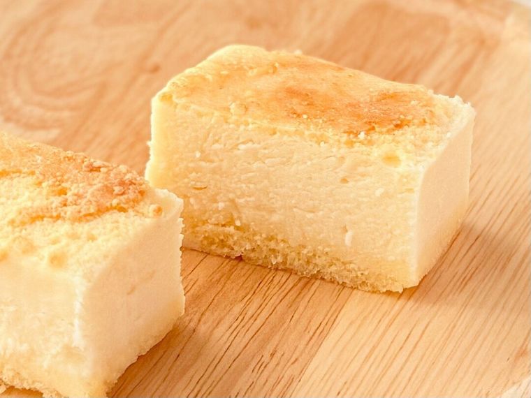 「キューブベイクドチーズケーキ」の断面