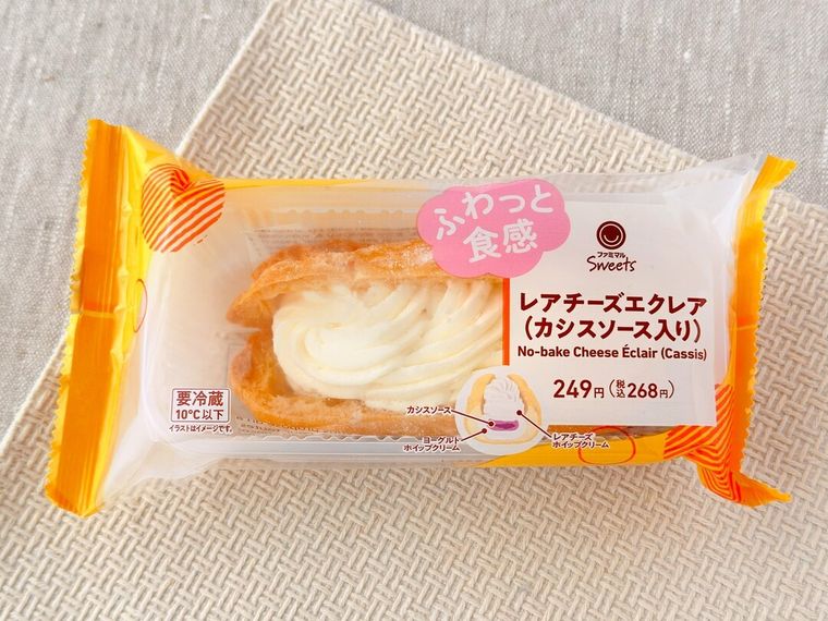 「レアチーズエクレア（カシスソース入り）」のパッケージ