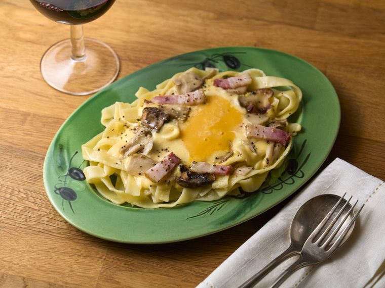 成城石井自家製 トリュフ香る 3種きのこのカルボナーラ生パスタ使用