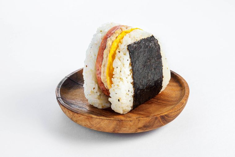 具だくさんおむすび ポーク玉子ツナマヨネーズ