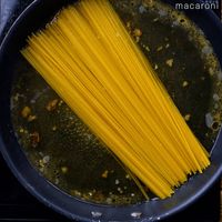 作り方 エビとブロッコリーのガーリックパスタ