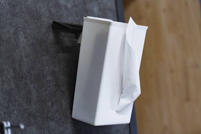 タオル掛けに設置されたペーパータオル