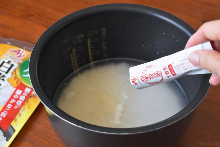 炊飯器の米に加えた白米どうぞ