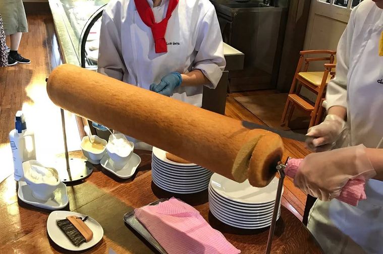 クラブハリエ守山玻璃絵館の焼きたてバームクーヘン