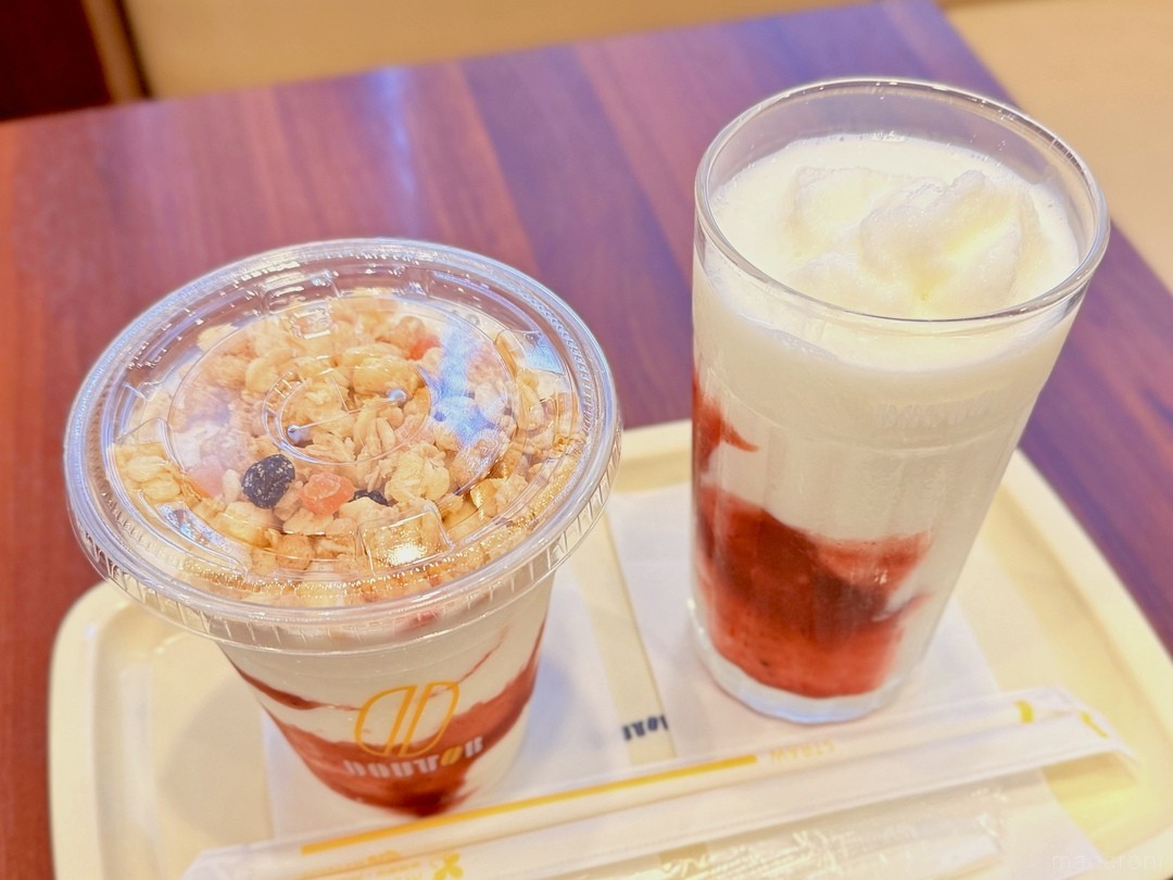 ドトール新作「アサイーヨーグルン」2種を飲み比べ。グラノーラあり