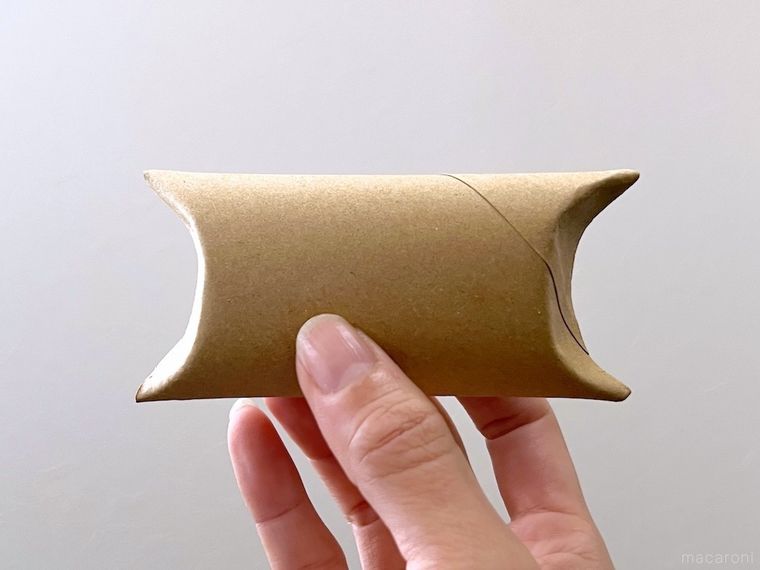 トイレットペーパーの芯でラッピング材を作った様子