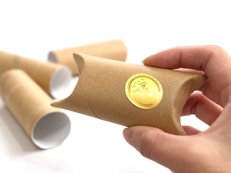 トイレットペーパーの芯でラッピング材を作った様子