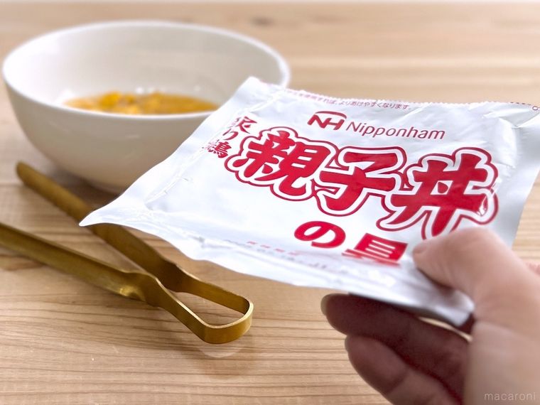 中身が入っていないレトルト食品のパッケージ