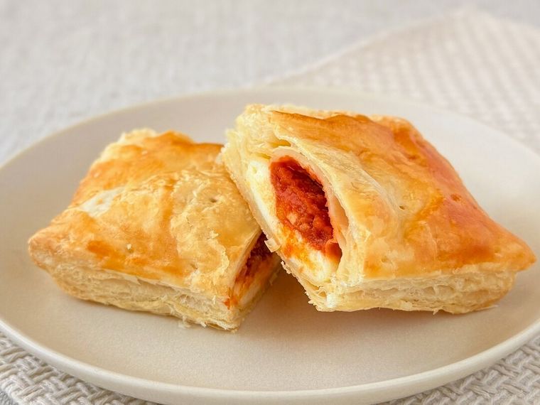 「さわやかトマトのチーズパイ」の断面