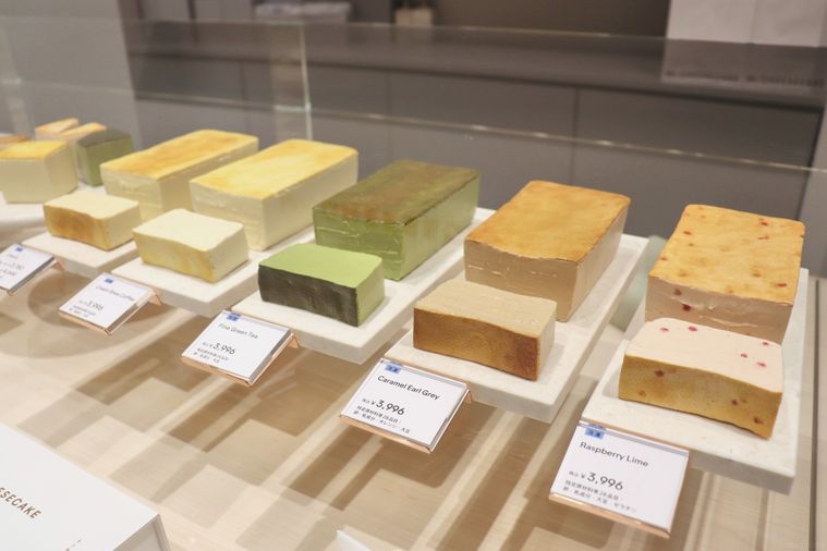 ミスタ―チーズケーキのショーケース