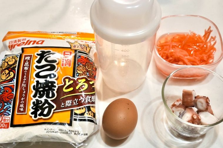 たこ焼き粉とたまごと紅しょうがとたことプロテインシェイカー