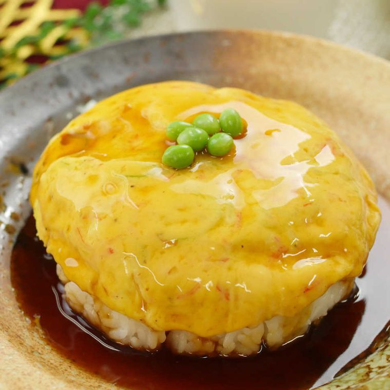 甘酢あんがかかっている天津飯