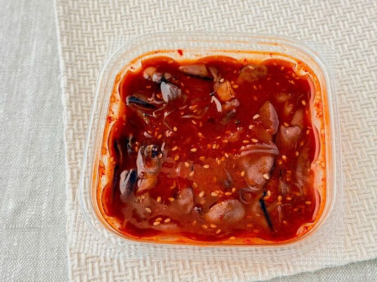 成城石井 ほたるいかキムチ 120gの蓋を開けた様子