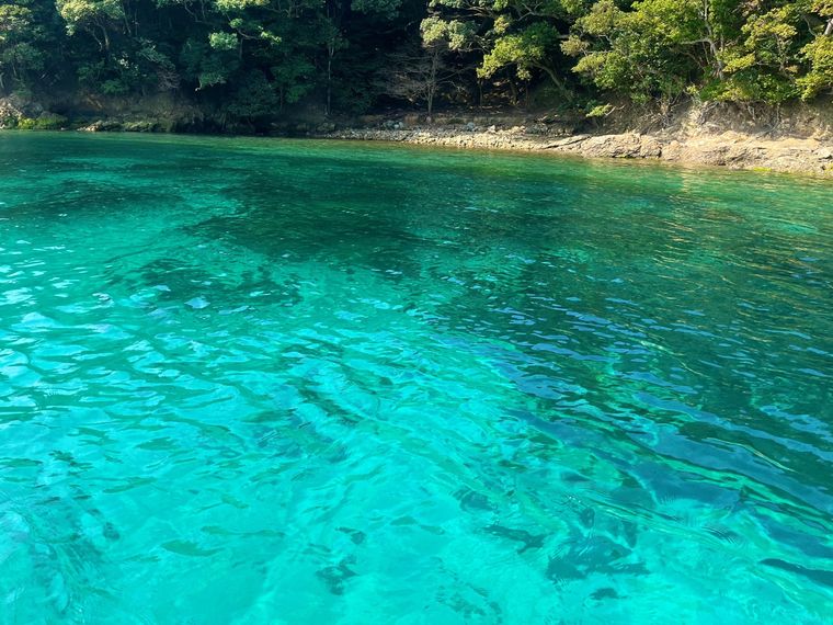 エメラルドグリーンの海