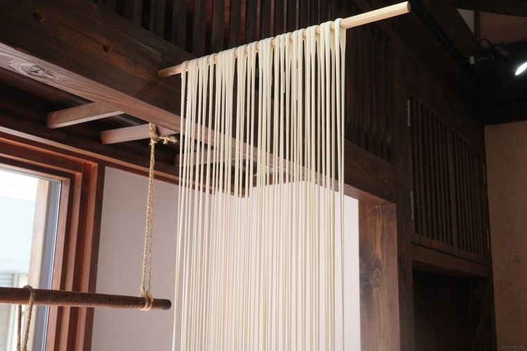 うどんを干している