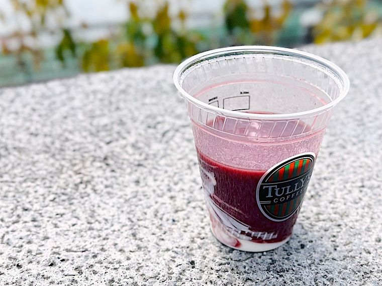 タリーズコーヒーのヨーグルトアサイーの2層を混ぜたところ