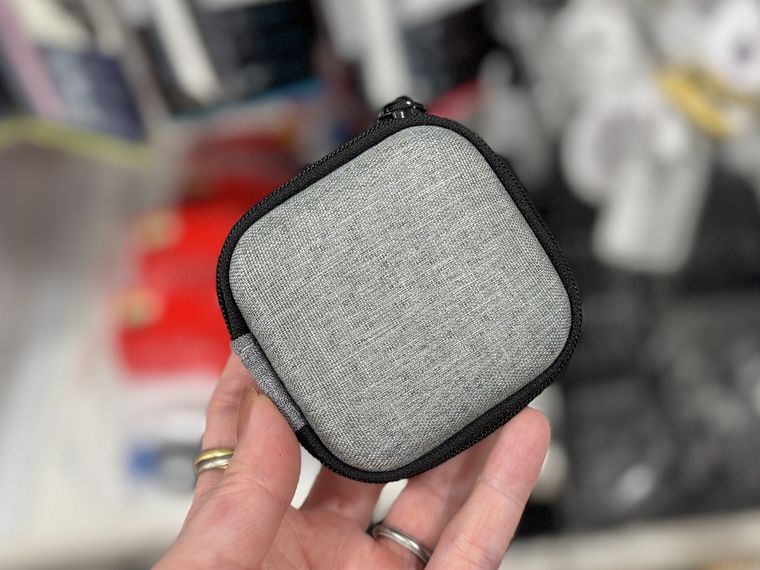 セリアのミニハードケース