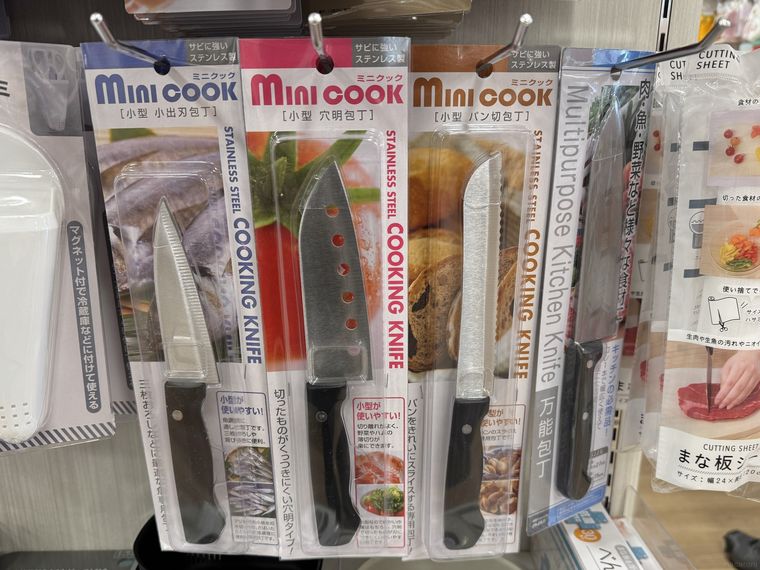 セリア店内の包丁売り場