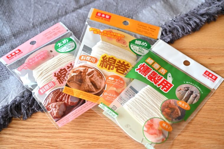 ダイソーで販売されている3種類のタコ糸を並べている