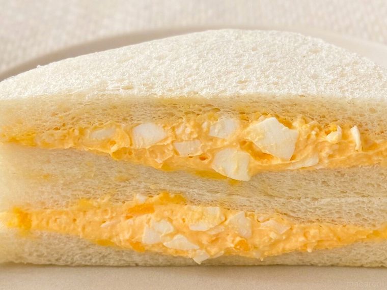 ファミリーマート「たまごサンド」のたまごフィリングのアップ