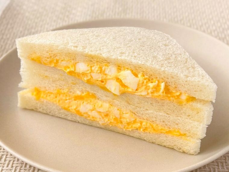 パッケージから取り出した「たまごサンド」