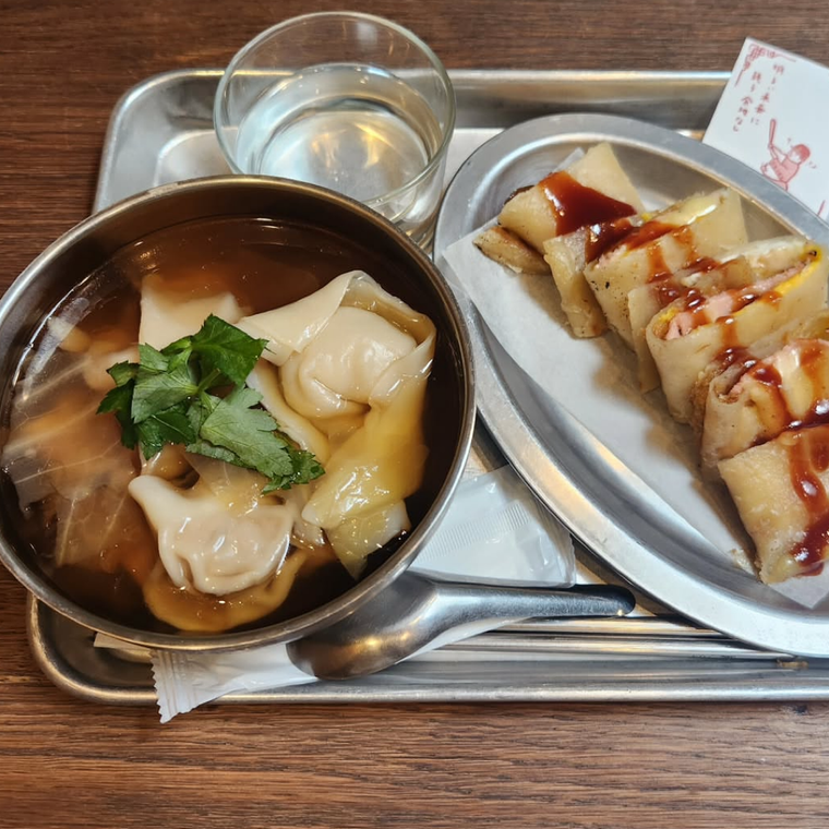 ワンタンスープとハムチーズダンピン6切れを合わせたモーニング