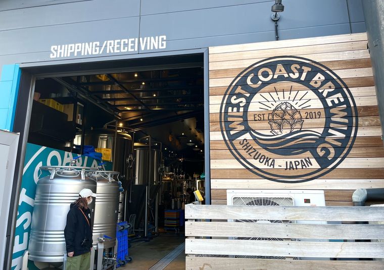 West Coast Brewingの入り口、外観