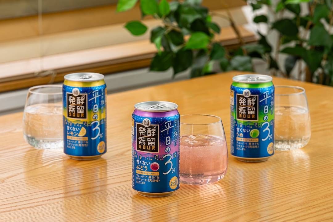 缶チューハイが3本並んだ様子