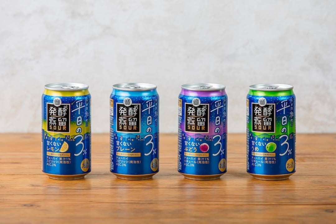 缶チューハイが4本並んだ様子