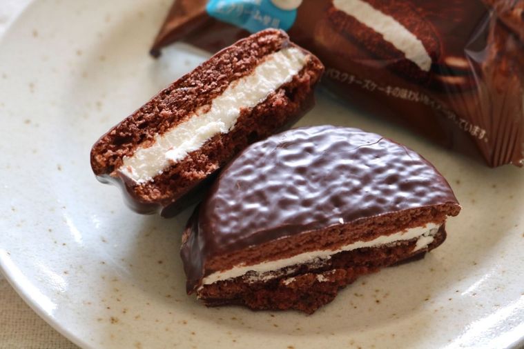 チョコパイ＜チョコレートバスクチーズケーキ＞個売りの断面