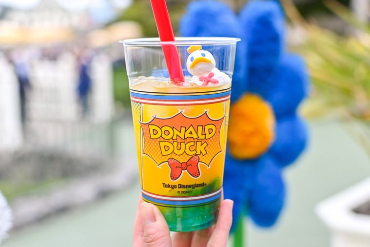 ドリンクを持っているところ