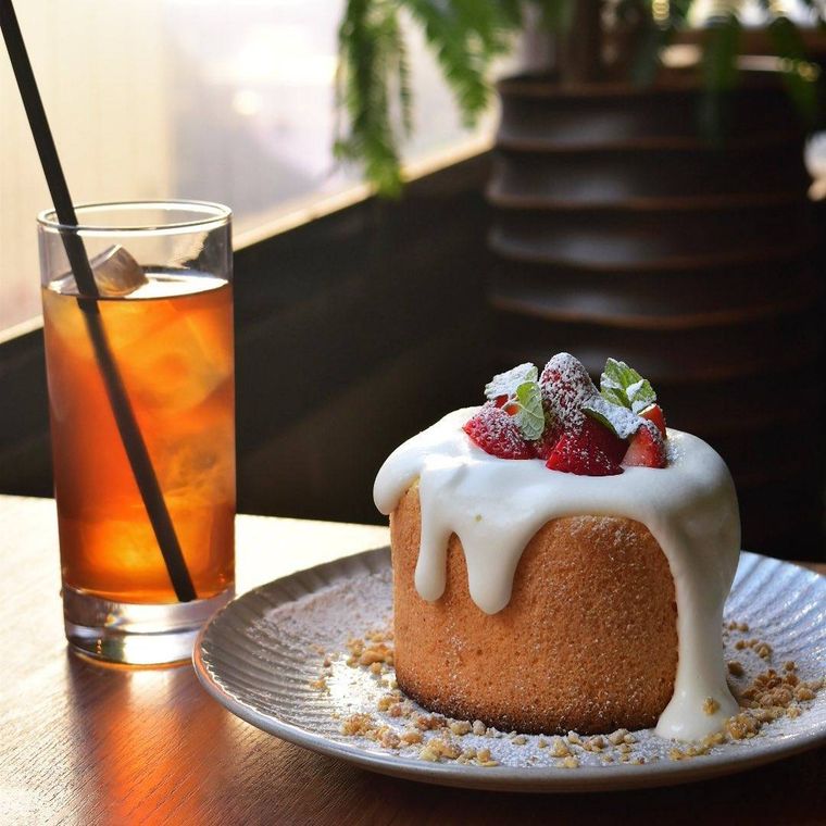 ブレスカフェのおひとり様いちごシフォンケーキ
